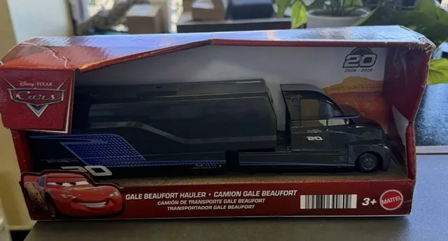 Disney and Pixar Cars Hauler Collection  Truck with Extendable Ramp